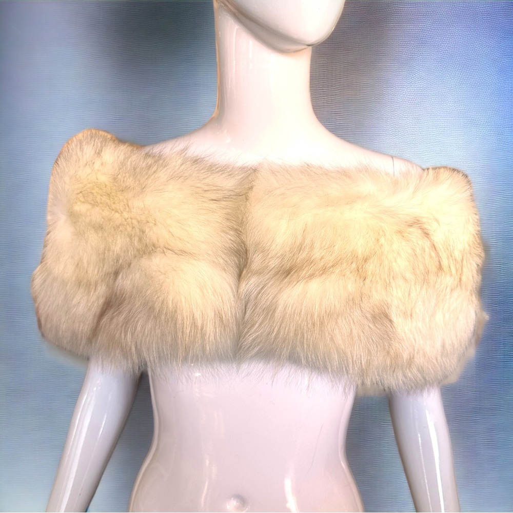 Elegant Cream Fur Stole